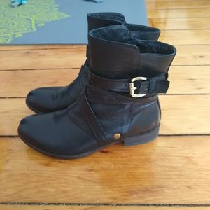 Miz Mooz Black leather ankle boots size 8